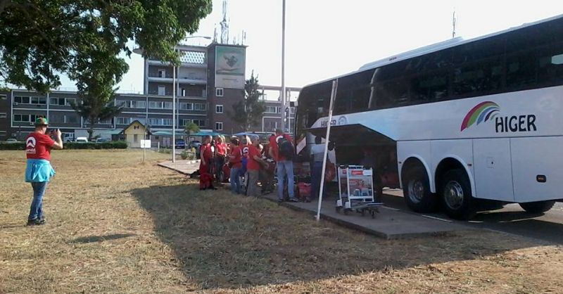 Tassen in de bus