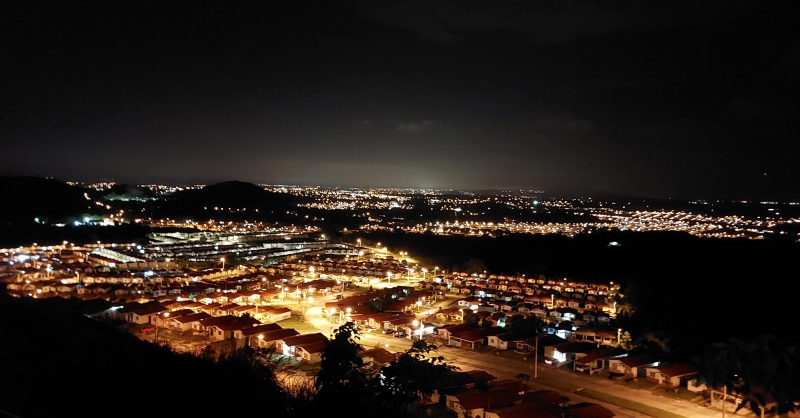 La Valdeza by night.