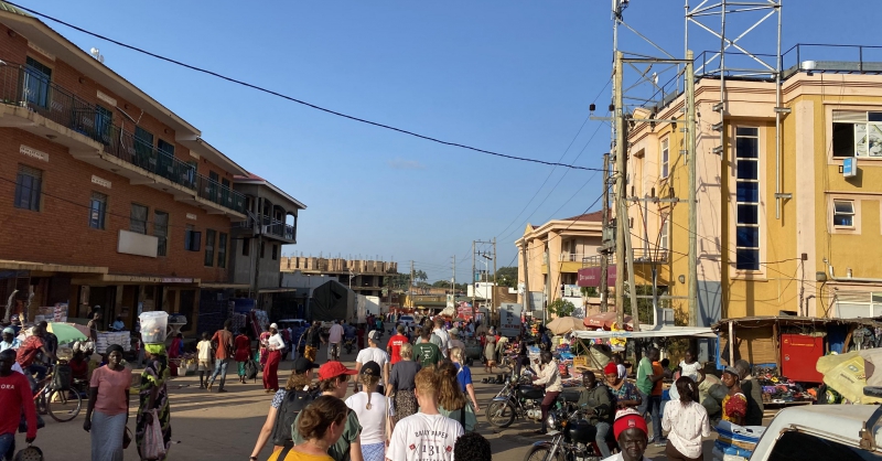 Op de markt in Arua