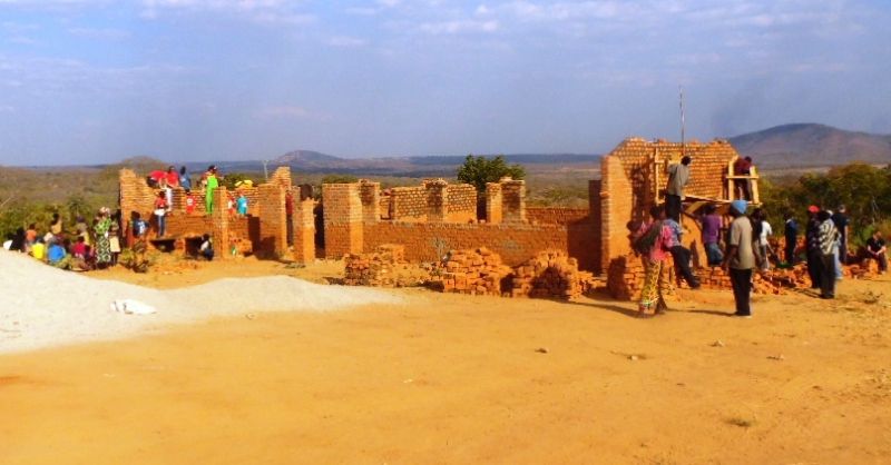 De school in aanbouw in Champhanji