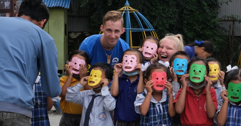 de kids blij met hun maskers
