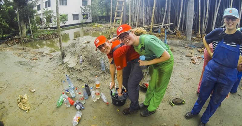 De waterbrigade: Zelfs met heel veel regen blijft water drinken belangrijk