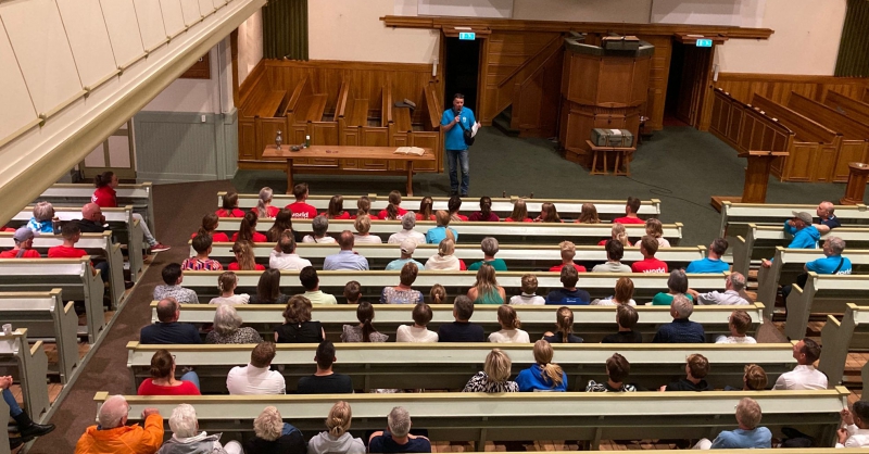 Om middernacht in de kerkbanken