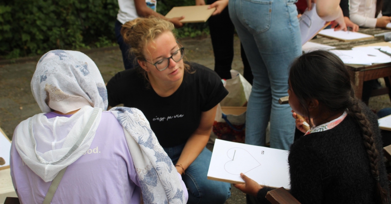 Gesprek tijdens kinderwerk