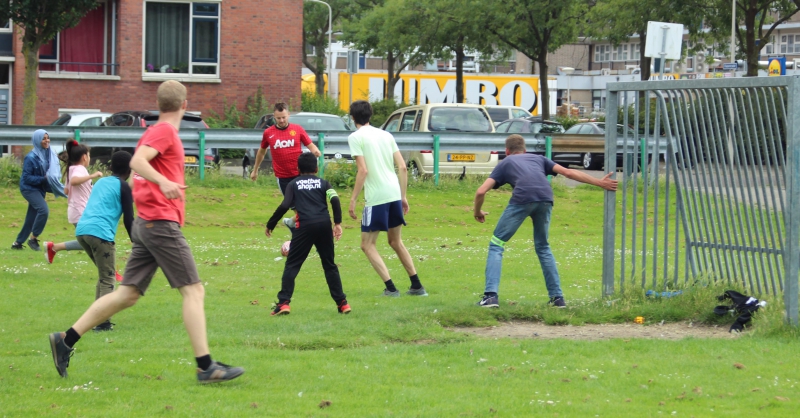 Voetballen tijdens kinderprogramma