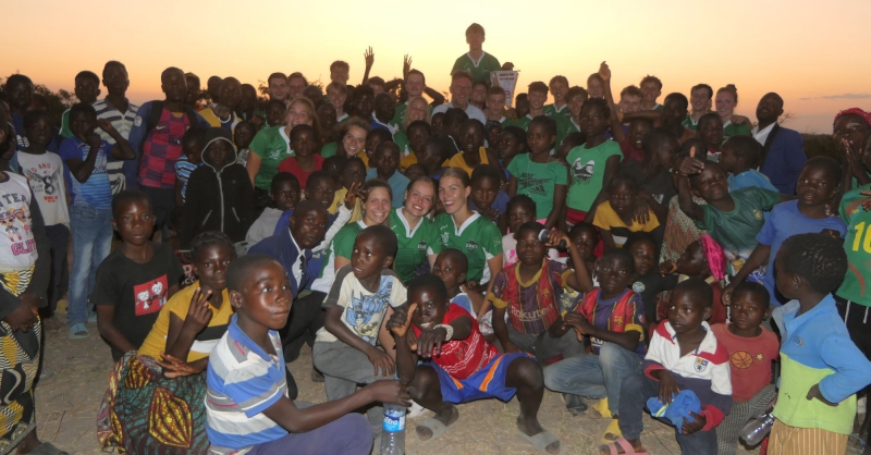 Zondag 23 juli. Na de winst van ons team is er een uitgebreide (team)foto gemaakt.