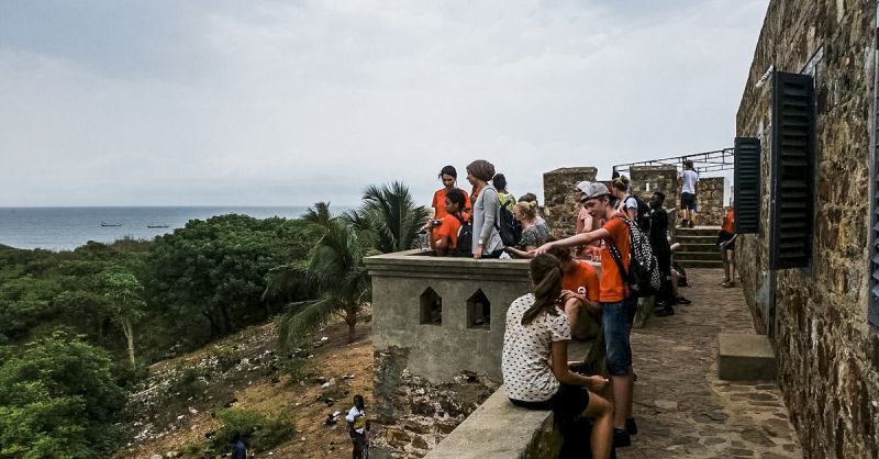 Uitkijken op de baai vanaf het slavenfort