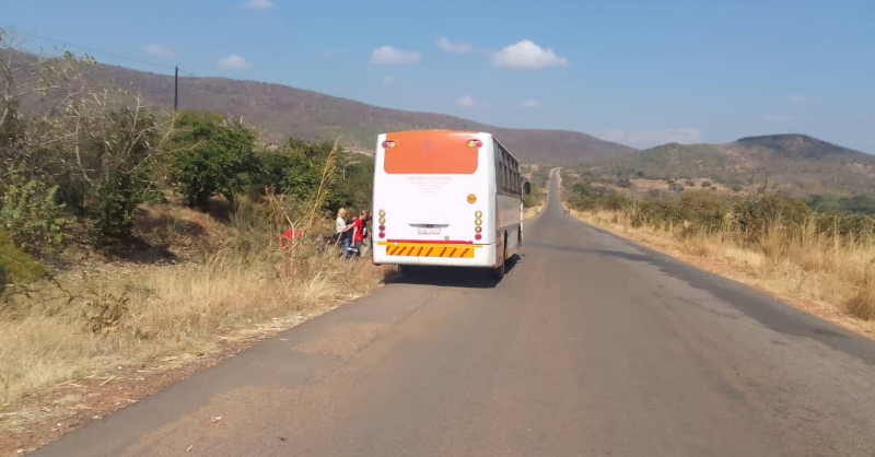 Plaspauze onderweg naar de safari