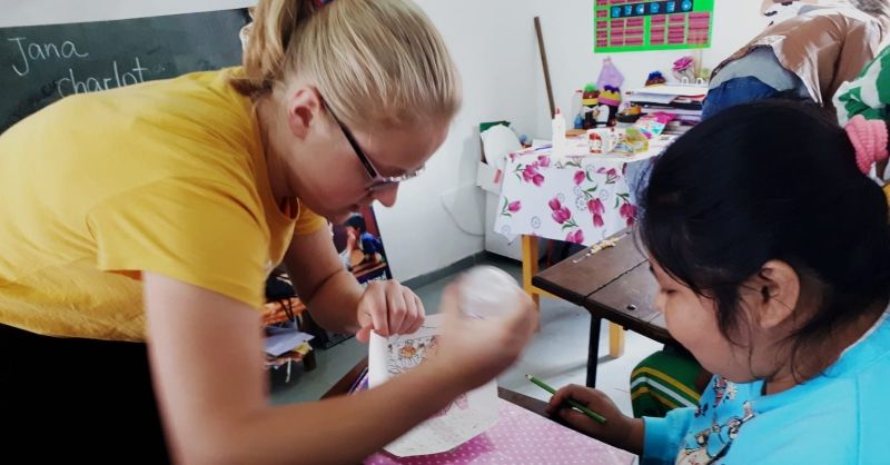 Knutselen tijdens het kinderprogramma