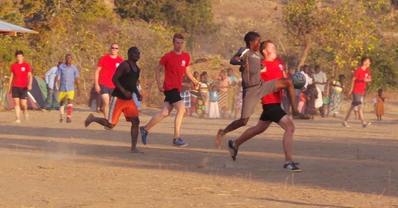 Voetballen in Malawi (archieffoto)