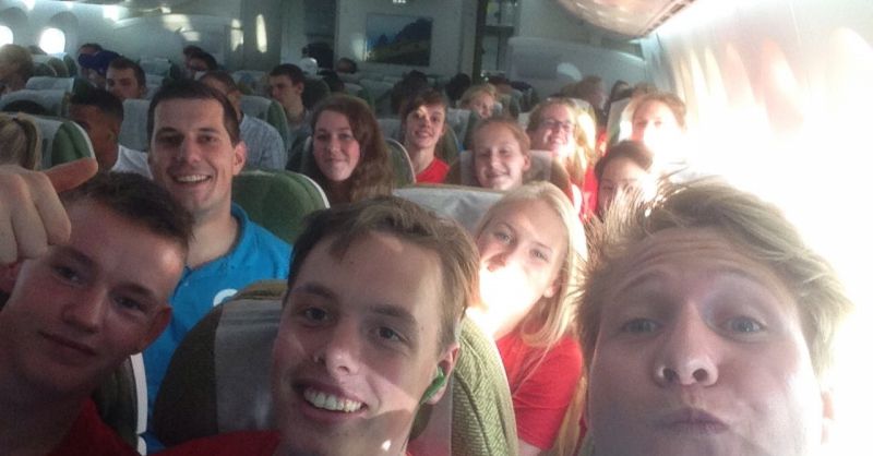 Charmante selfie in het vliegtuig