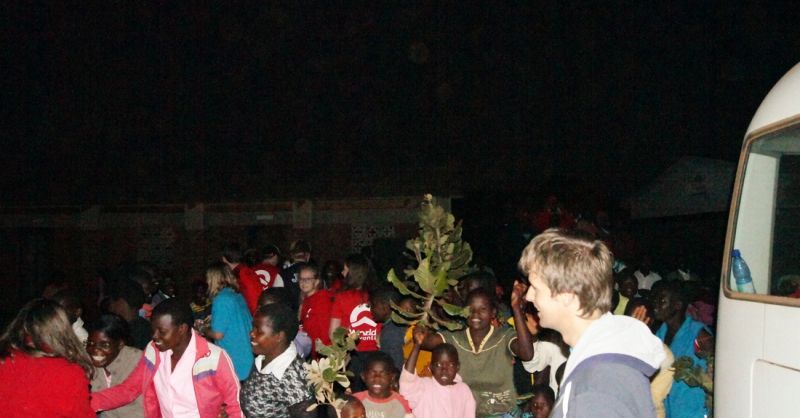 In Rukuru, in dezelfde regio als Endlhaleni, viel MA117 een paar weken geleden in het donker een geweldige ontvangst ten deel
