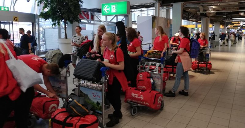 In de rij voor de bagage drop-off
