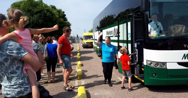 Betty zwaait naar de achterblijvers