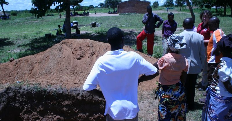 Nieuwe latrines in aanbouw