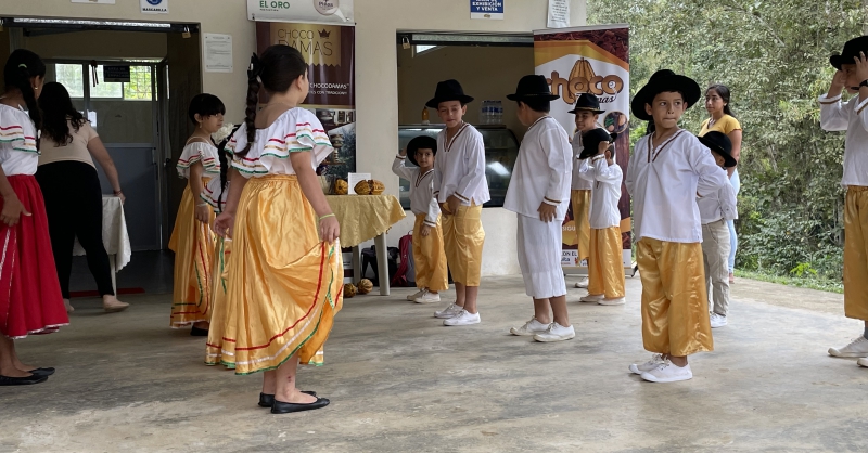 Dansende schoolkinderen