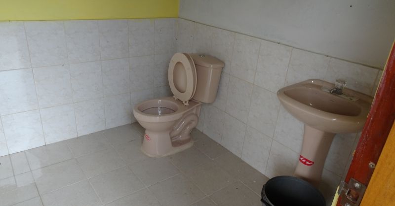 Toiletten afgebouwd