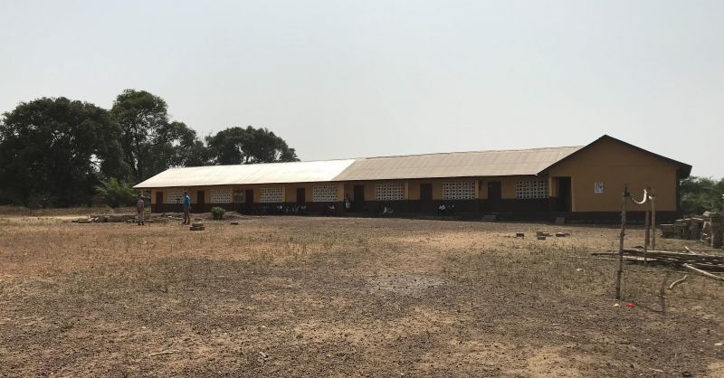 De school in Laminaya - rechter deel SL117 en links SL119