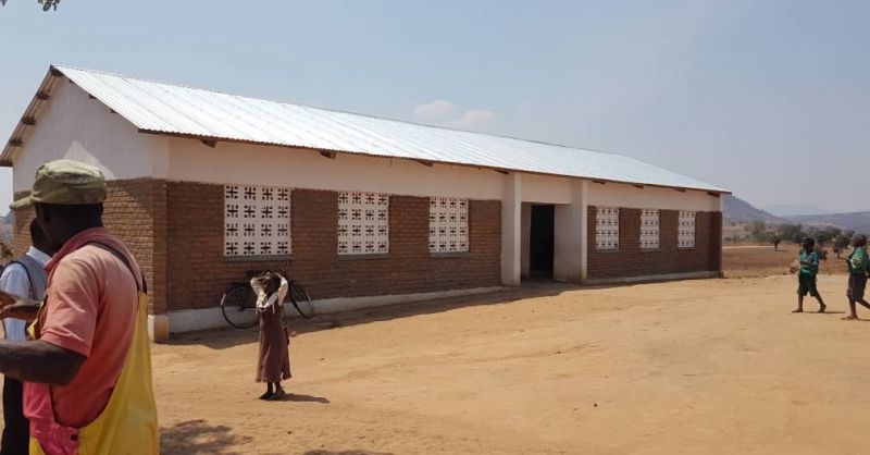 De gebouwde klaslokalen door de groep