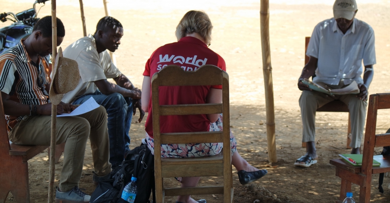 Set-up team in gesprek met hoofdonderwijzer