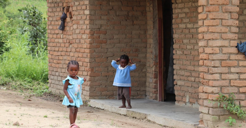 Children in front of the temporary teachers house