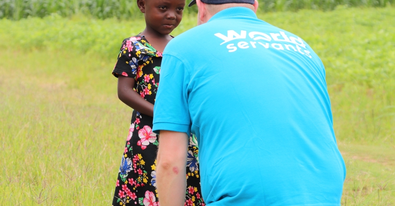 Set up member chatting with the little girl