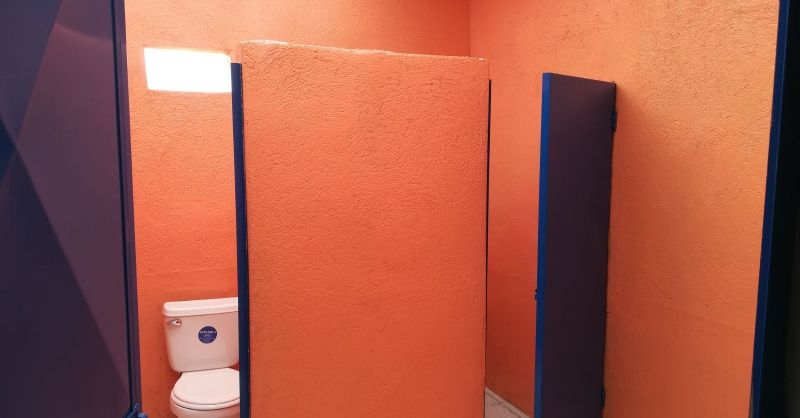 Nieuwe toiletten voor de meisjes