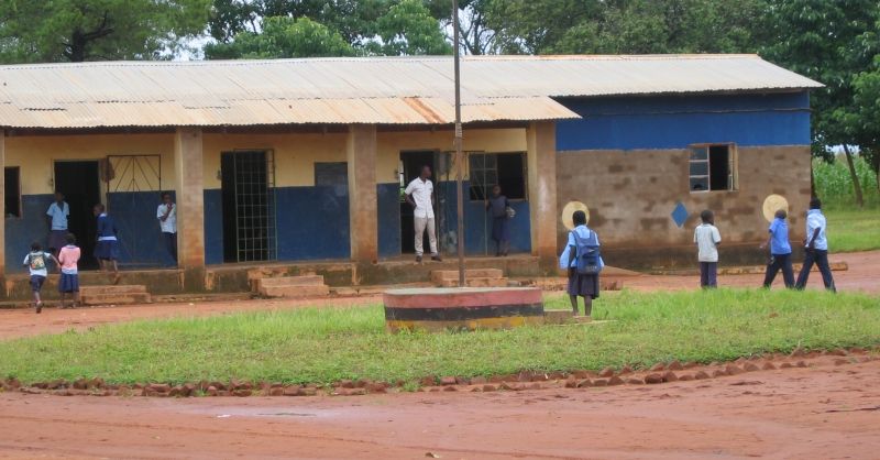 Het voormalige schoolgebouw in Chijemu