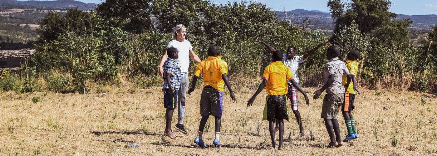 Dansen en springen met de kinderen