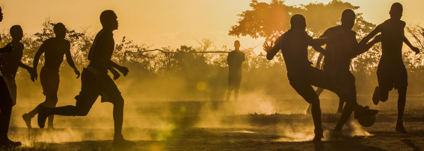 Voetbal in de avondzon