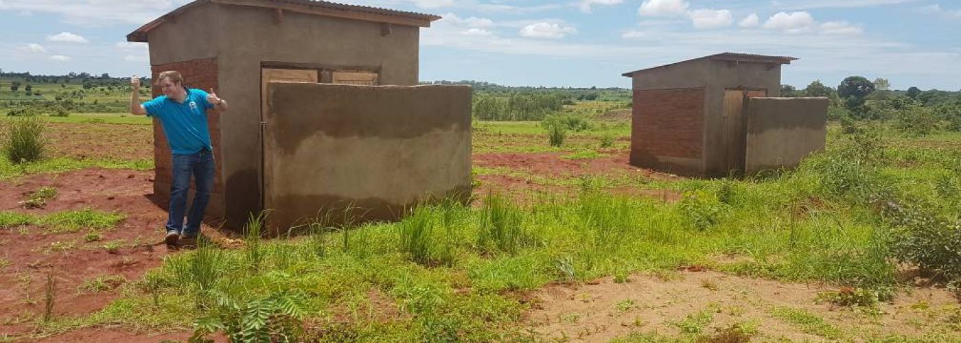 Thumbs up voor de nieuwe latrines