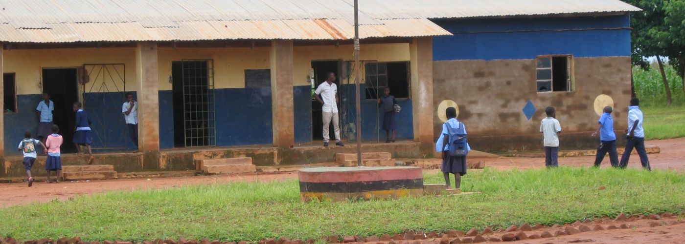 Het voormalige schoolgebouw in Chijemu