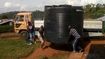 De watertank is bij de school bezorgd