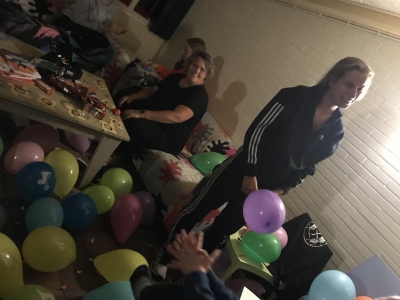 NL1821 | Niks leukers dan op kamp je feestje vieren!