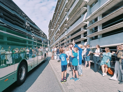 RW122 | Een kleurrijk weerzien