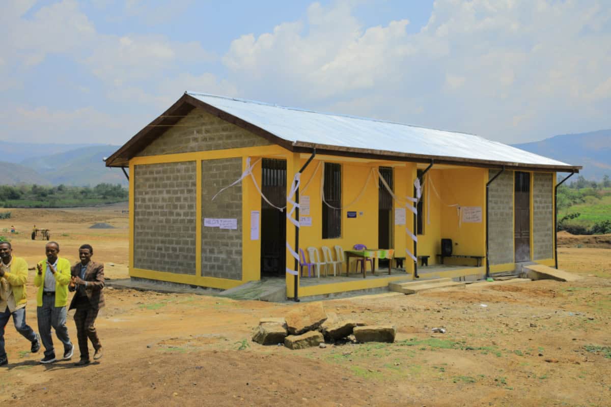 Gezamenlijke viering met lokale gemeenschap en vrijwilligers.