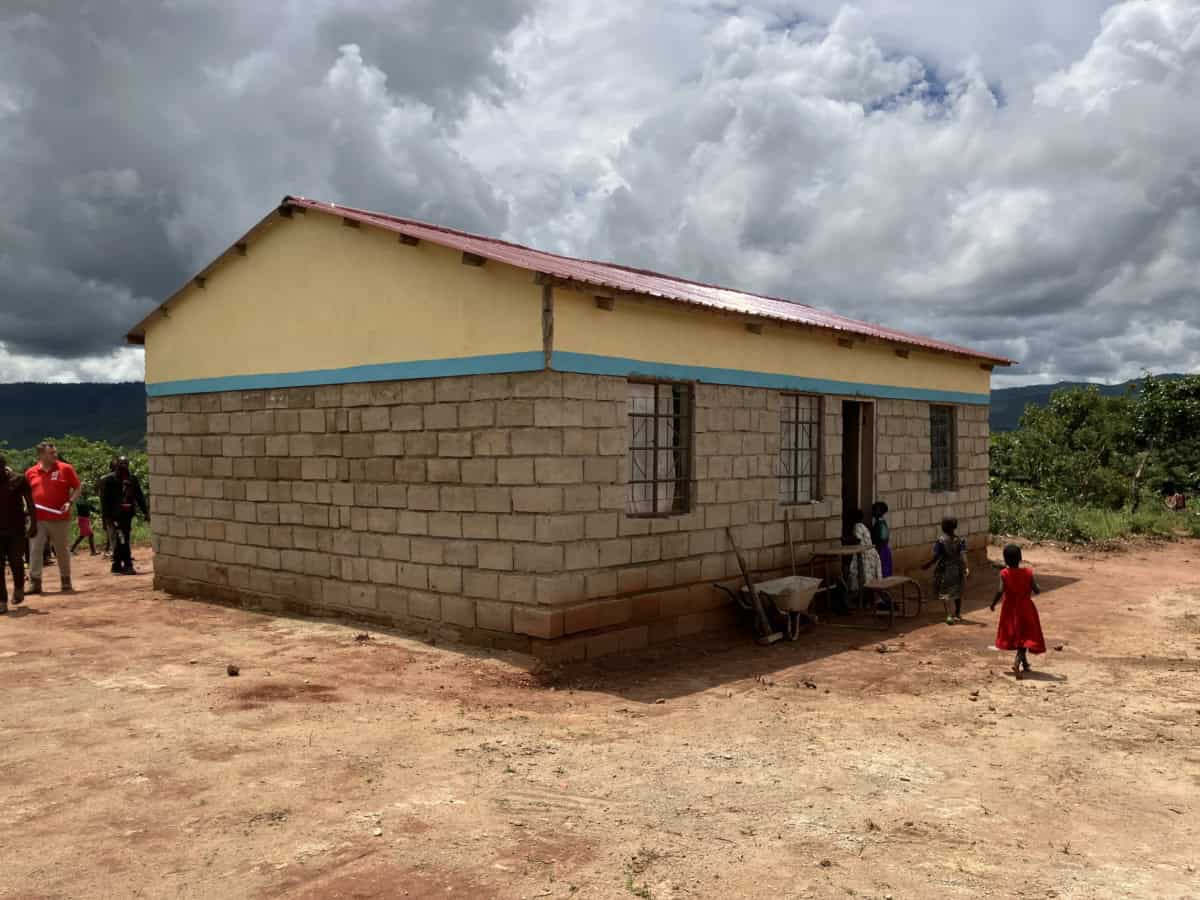 Nieuwe school in Kaviwale gebouwd door World Servants in Kenia.