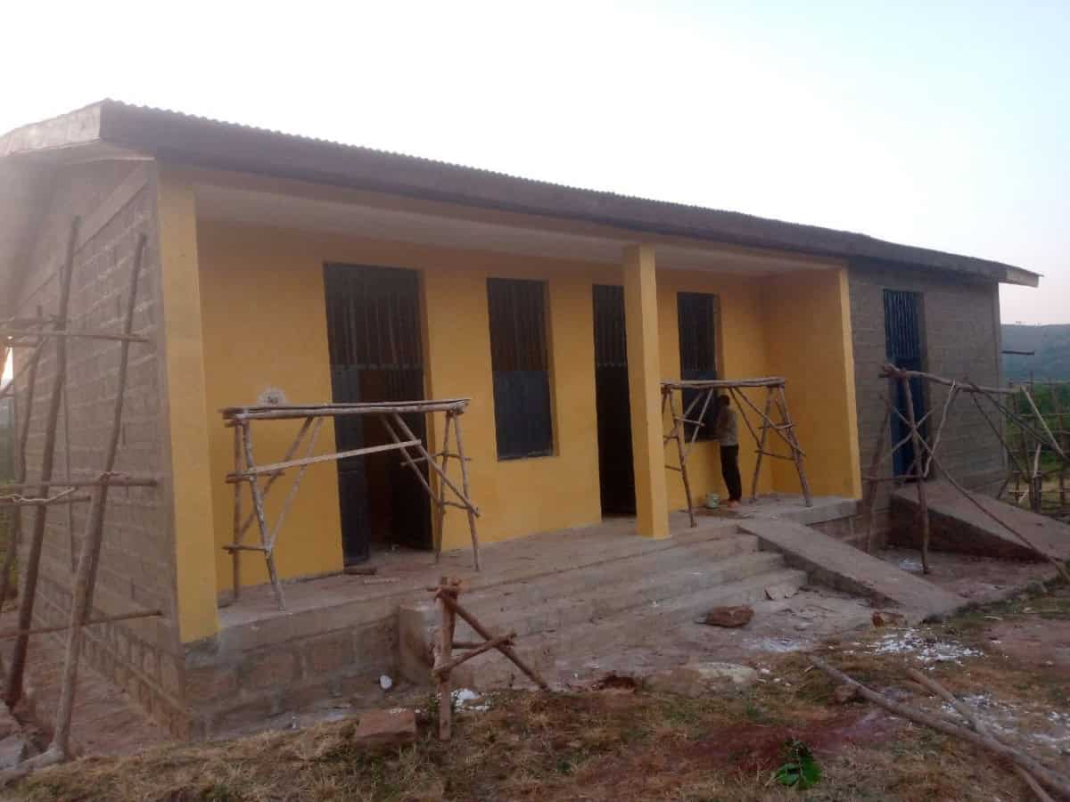 Gebouw onder constructie voor gemeenschapsproject door World Servants.